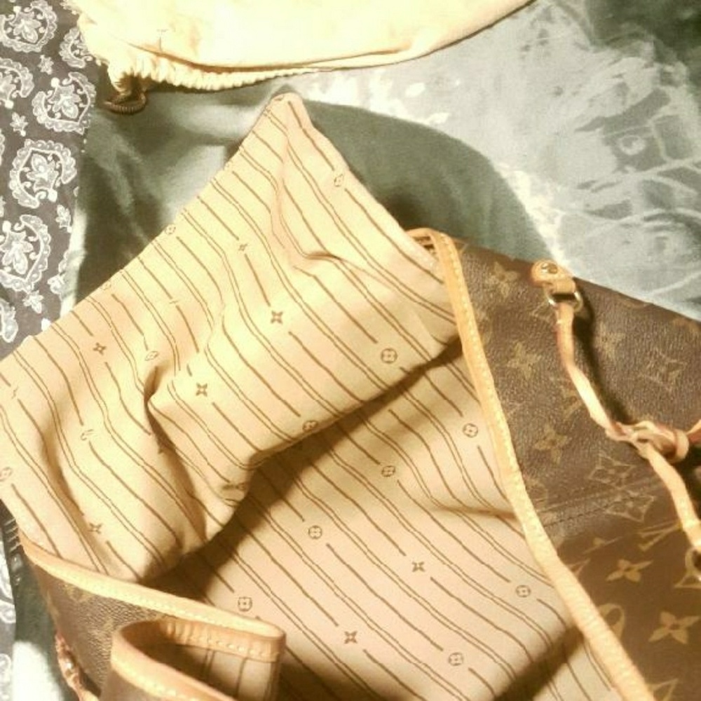 Never full Louis Vuitton - Picture 3 of 5